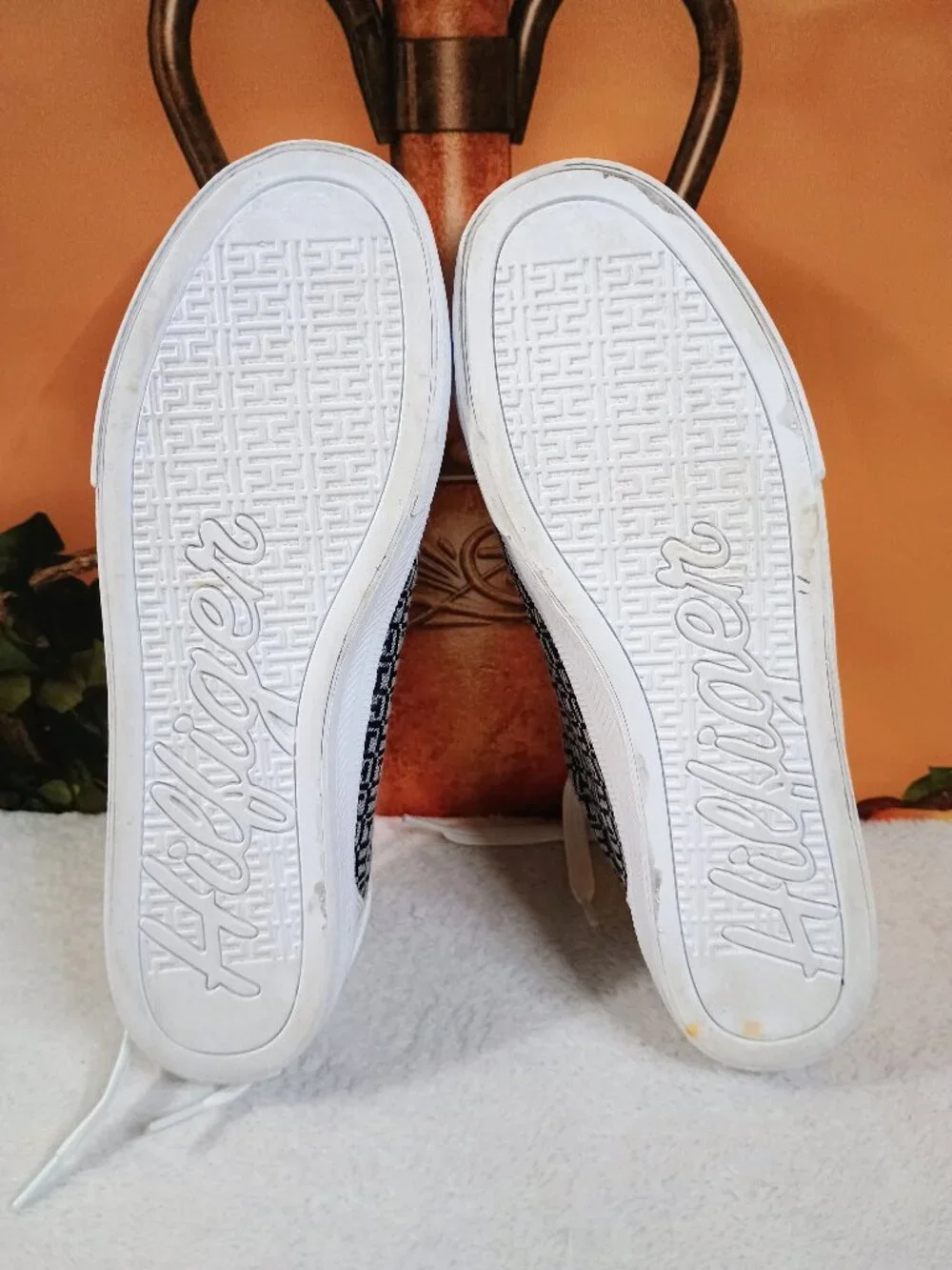 VGUC Tommy Hilfiger Lucis Size 9M White Monogram Canvas Court Sneaker Shoes